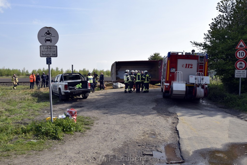 Schwerer VU LKW Zug Bergheim Kenten Koelnerstr P216.JPG - Miklos Laubert